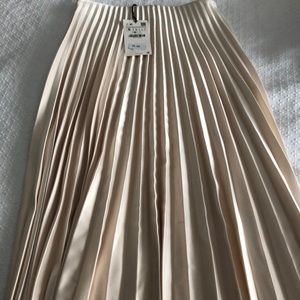 Zara beige skirt